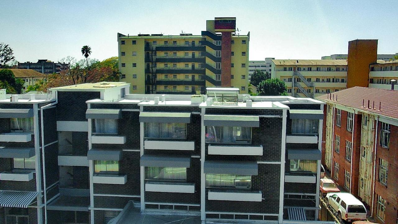 R Executive Apartments Хараре Екстериор снимка